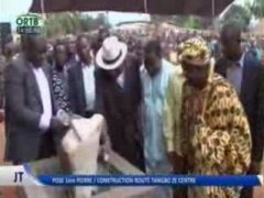 Boni Yayi pose la 1ère pièrre pour la contruction de la route Tangbo Ze Centre